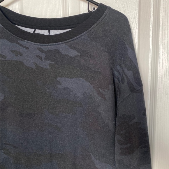 Victoria's Secret Sport Cropped Camouflage Sweatshirt - Picture 2 of 5
